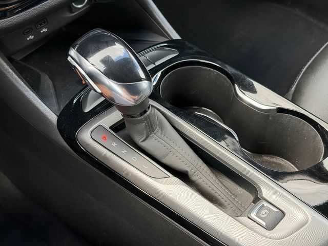 Used 2025 Buick Envista Sport Touring w/ Convenience II Package FWD image 24