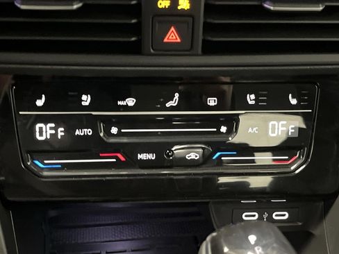 Used 2025 Volkswagen Jetta SEL image 19