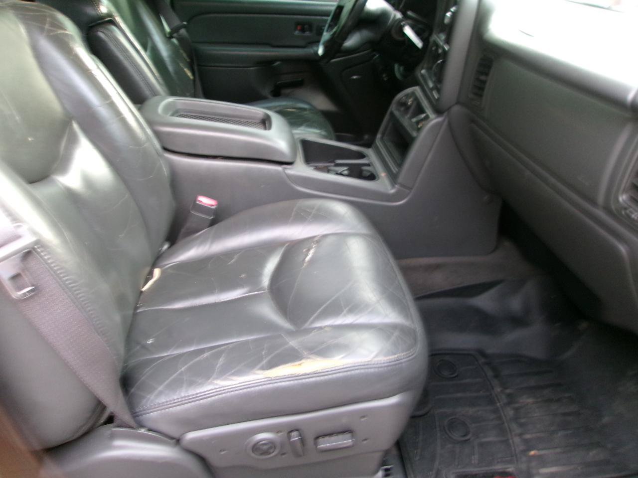 Used 2004 Chevrolet Avalanche Z71 w/ Sun And Sound Package AWD/4WD image 5