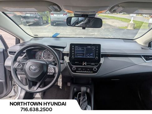 Used 2020 Toyota Corolla LE FWD image 6