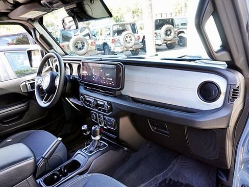Used 2024 Jeep Wrangler Unlimited Sport AWD/4WD image 12