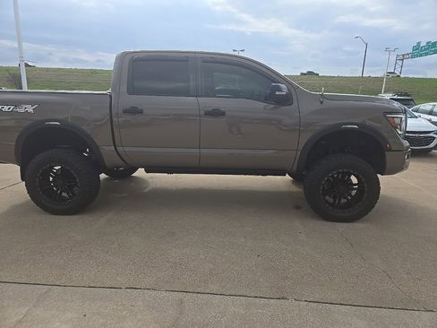 Used 2021 Nissan Titan PRO-4X w/ Pro-4x Convenience Package image 3