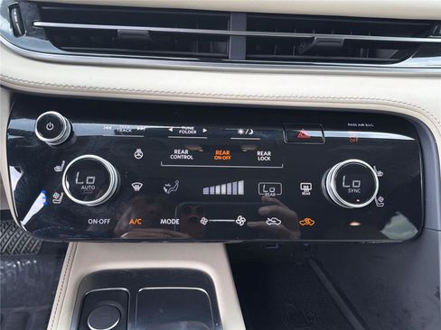 Used 2024 INFINITI QX60 Luxe w/ Cargo Package FWD image 11