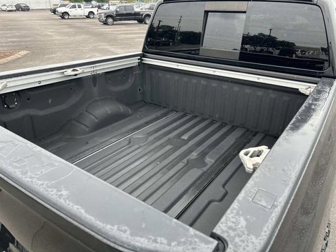 Used 2021 Nissan Titan SV w/ SV Convenience Package AWD/4WD image 14