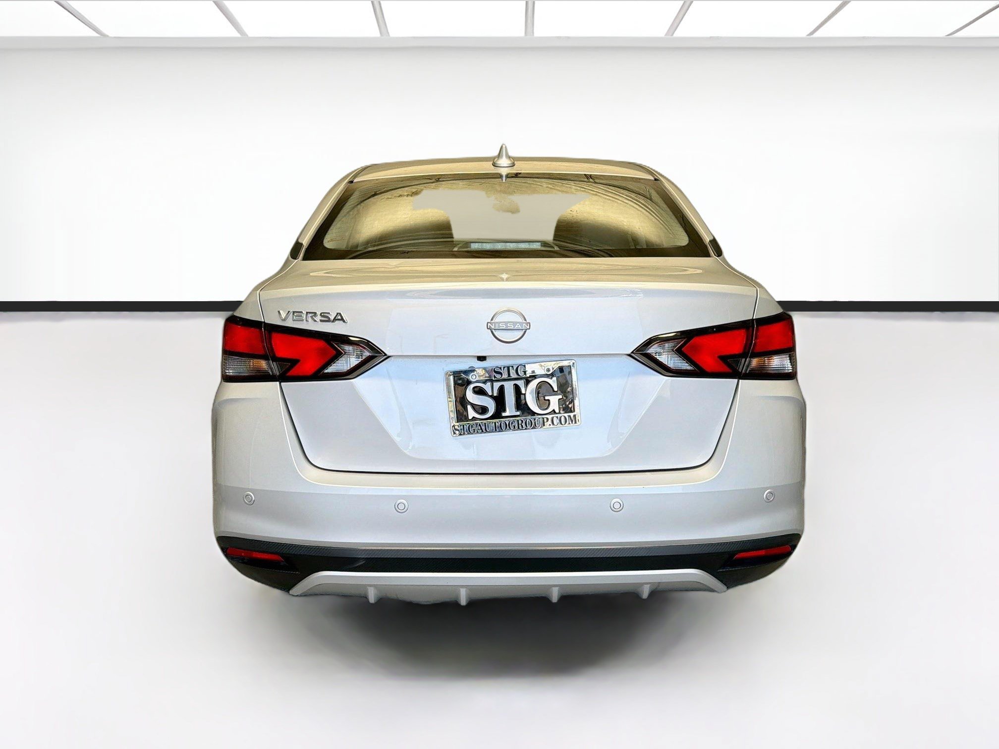 Used 2025 Nissan Versa SV FWD image 5