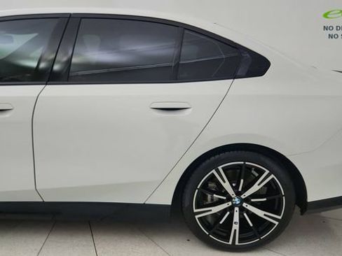 Used 2025 BMW 540i xDrive w/ M Sport Package AWD/4WD image 10