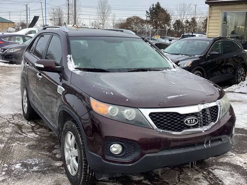 Used 2012 Kia Sorento LX w/ Convenience Pkg image 2