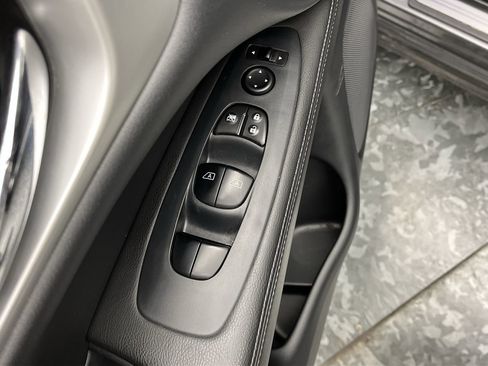 Used 2019 Nissan Pathfinder Platinum image 9