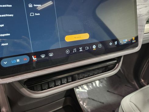 Used 2023 Rivian R1T Adventure image 35