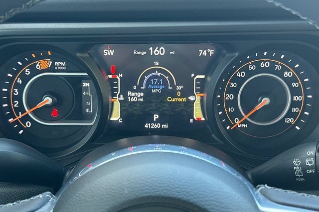 Used 2025 Jeep Wrangler Unlimited Sahara AWD/4WD image 29