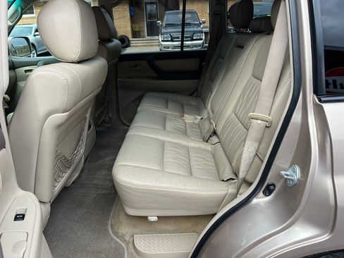 Used 2006 Toyota Land Cruiser image 38
