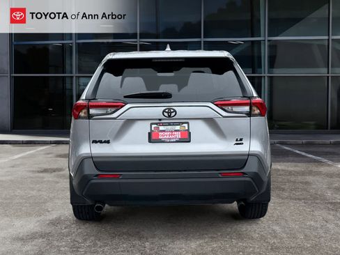 Used 2025 Toyota RAV4 LE AWD/4WD image 9