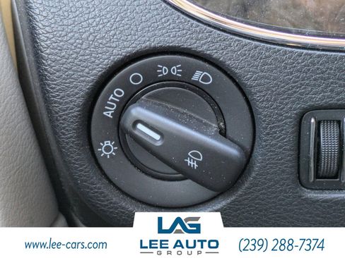 Used 2011 Chrysler Town & Country Limited image 23