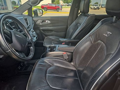 Used 2019 Chrysler Pacifica Limited w/ Advanced Safetytec Group FWD image 14
