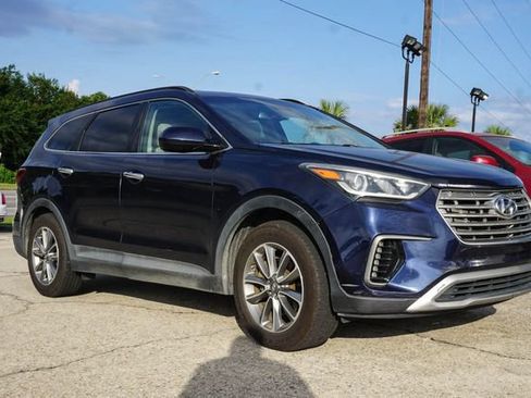 Used 2017 Hyundai Santa Fe SE FWD image 2