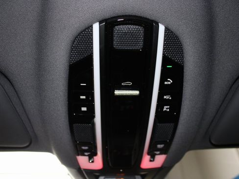 Used 2023 Porsche Cayenne S image 39