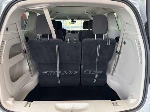 Used 2023 Chrysler Voyager LX FWD image 8