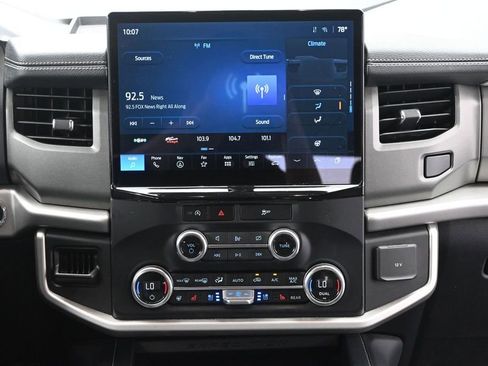 Used 2024 Ford Expedition XLT RWD image 28