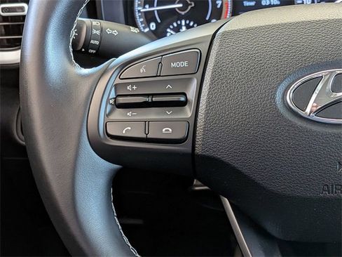 Used 2022 Hyundai Venue Limited image 15