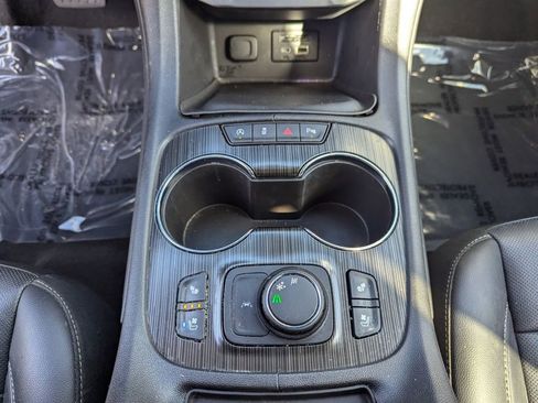 Used 2021 GMC Acadia SLT w/ Elevation Edition image 25