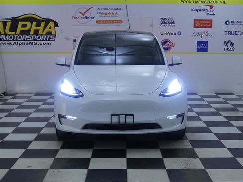 Used 2023 Tesla Model Y AWD image 3
