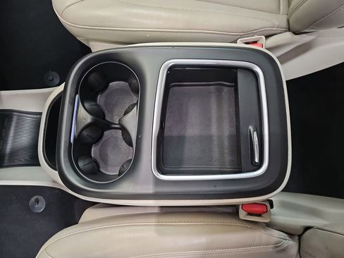 Used 2021 Chrysler Pacifica Touring-L image 26