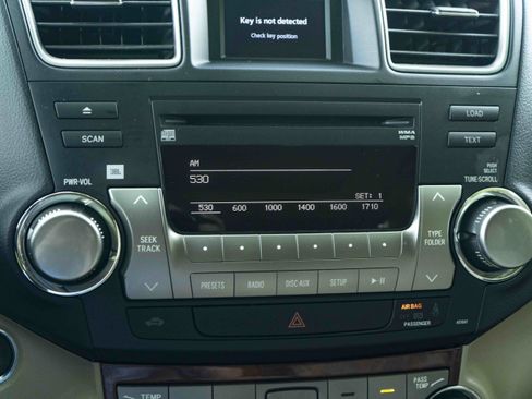Used 2012 Toyota Highlander Limited FWD image 32
