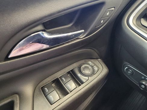 Used 2021 Chevrolet Equinox LT FWD image 27