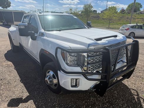 Used 2023 GMC Sierra 3500 Denali w/ Denali Ultimate Package AWD/4WD image 2
