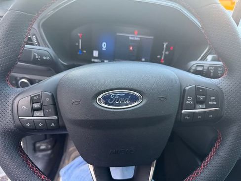 Used 2025 Ford Escape ST-Line w/ Tech Pack #1 FWD image 8