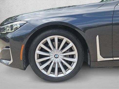 Used 2022 BMW 740i w/ Premium Package image 21