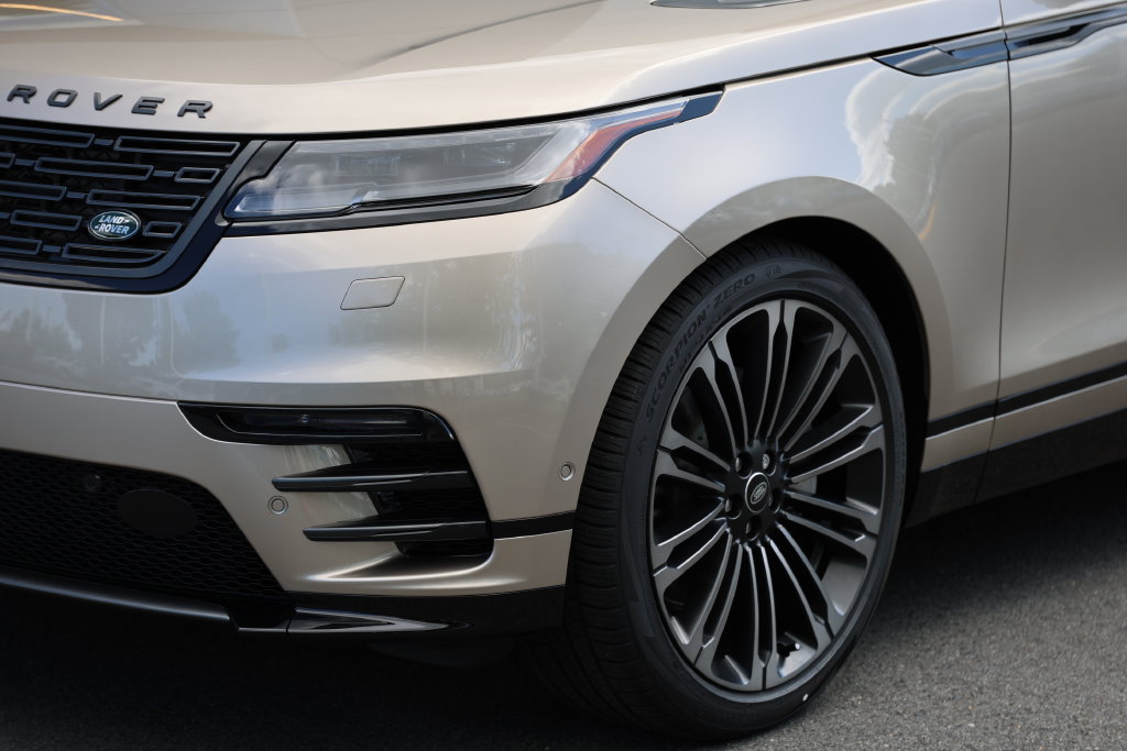 New 2026 Land Rover Range Rover Velar Dynamic SE AWD/4WD image 8