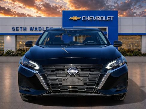 Used 2025 Nissan Altima 2.5 SV AWD/4WD image 2