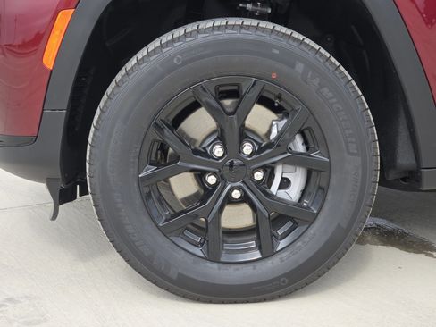 New 2025 Jeep Grand Cherokee L Altitude image 9