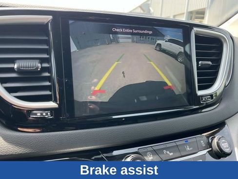 Used 2023 Chrysler Pacifica Touring-L FWD image 43
