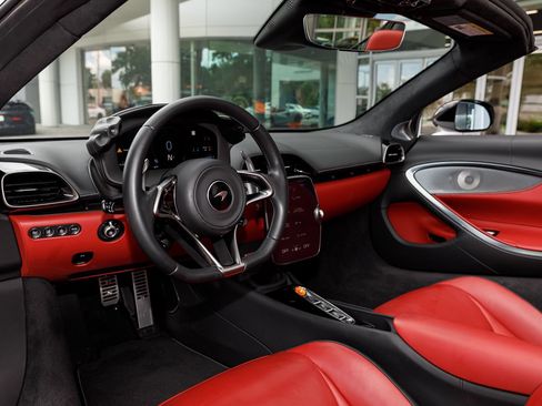 Used 2025 McLaren Artura Spider RWD image 48