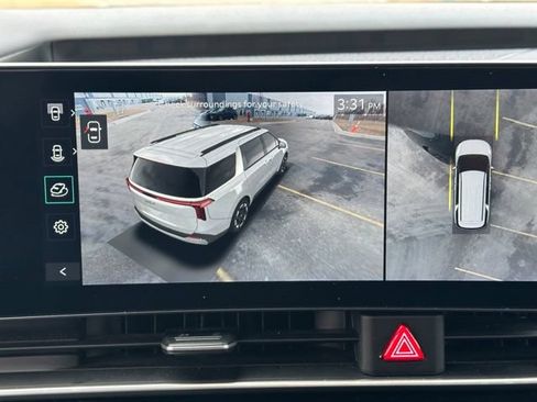 Used 2025 Kia Carnival SX w/ SX Dark Edition Package FWD image 31