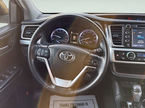Used 2019 Toyota Highlander Limited image 16