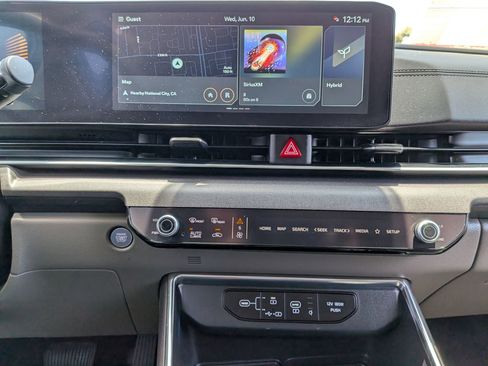 Used 2025 Kia Carnival EX FWD image 19