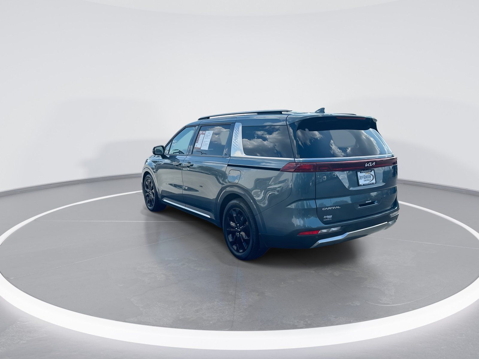 Used 2024 Kia Carnival SX FWD image 7