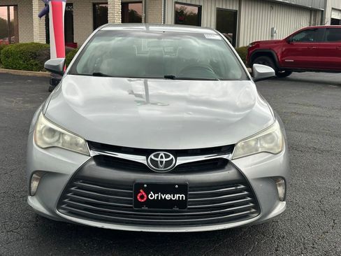 Used 2016 Toyota Camry LE image 2