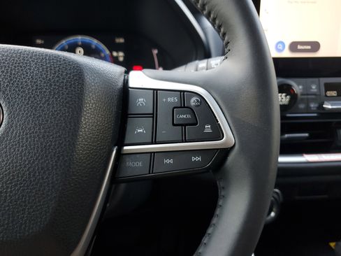 Used 2025 Toyota Grand Highlander LE image 23