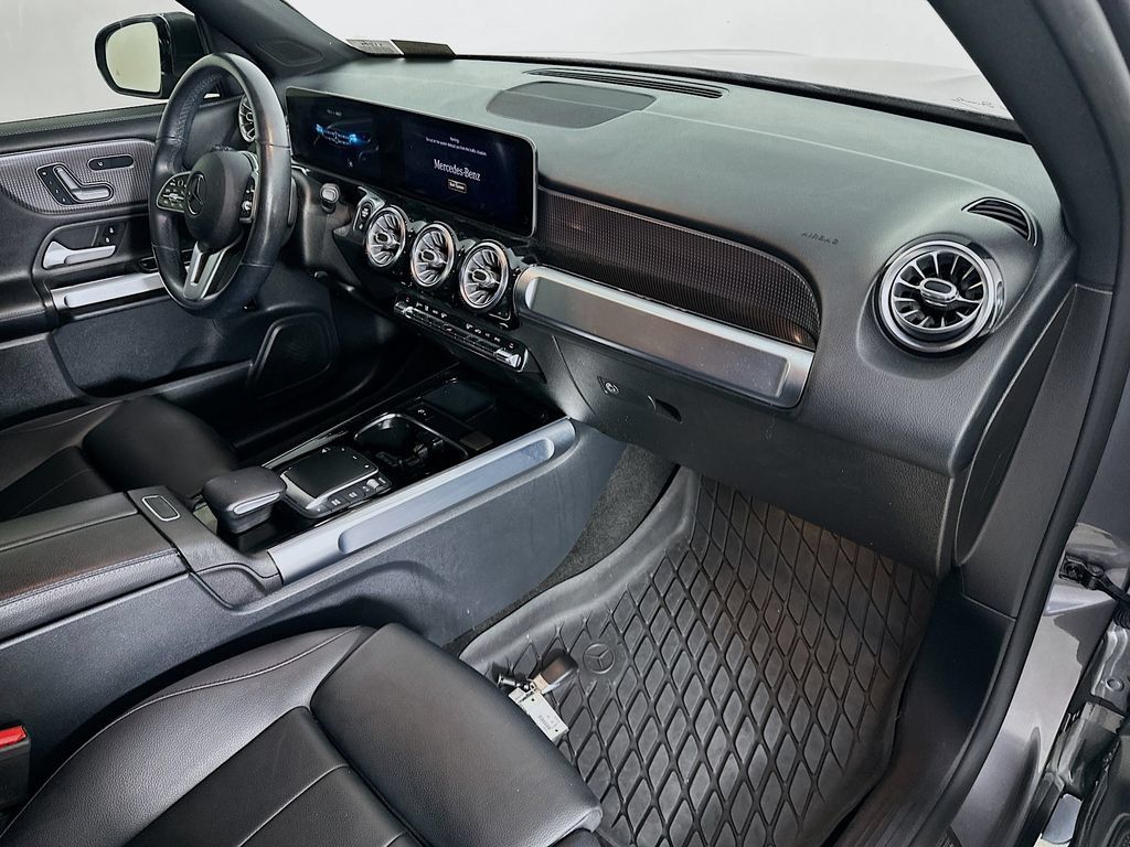 Used 2021 Mercedes-Benz GLB 250 w/ Premium Package image 30