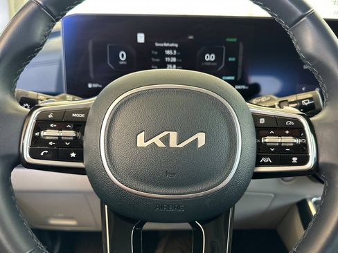 Certified 2025 Kia Carnival SX FWD image 26