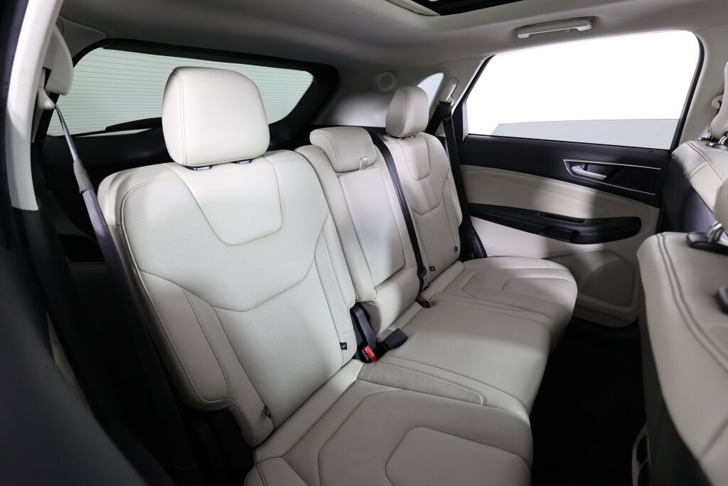 Used 2015 Ford Edge Titanium w/ Equipment Group 302A AWD/4WD image 21