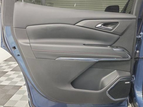 Used 2025 Chevrolet Traverse Z71 w/ Enhanced Driving Package AWD/4WD image 17