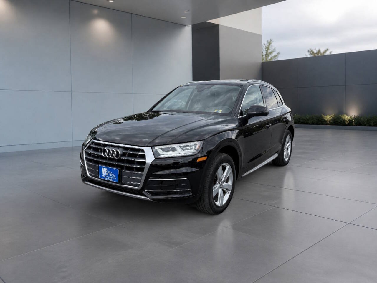 Used 2018 Audi Q5 2.0T Premium Plus w/ Premium Plus Package AWD/4WD image 2