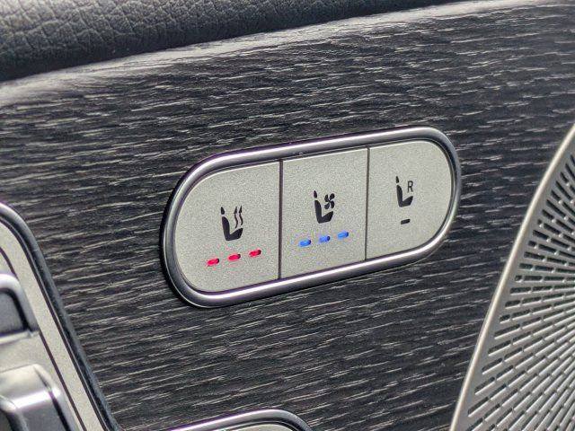 Used 2025 Mercedes-Benz GLS 580 4MATIC image 24