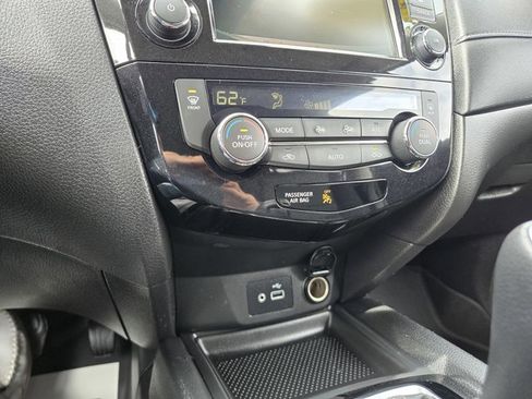 Used 2020 Nissan Rogue SV image 10