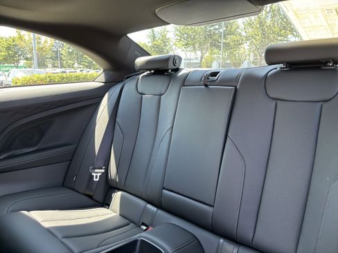 Used 2025 BMW 230i Coupe w/ M Sport Package image 33